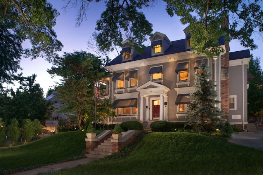 Why Southmoreland Is Among the Best Places to Stay in Kansas City MO for Couples