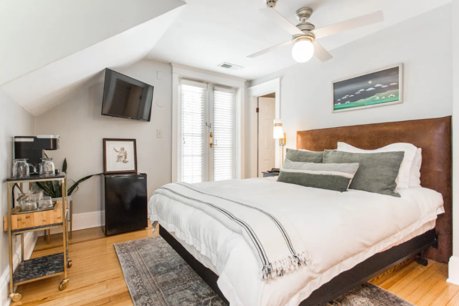 Checklist for Booking Hotels Near the Plaza in Kansas City
