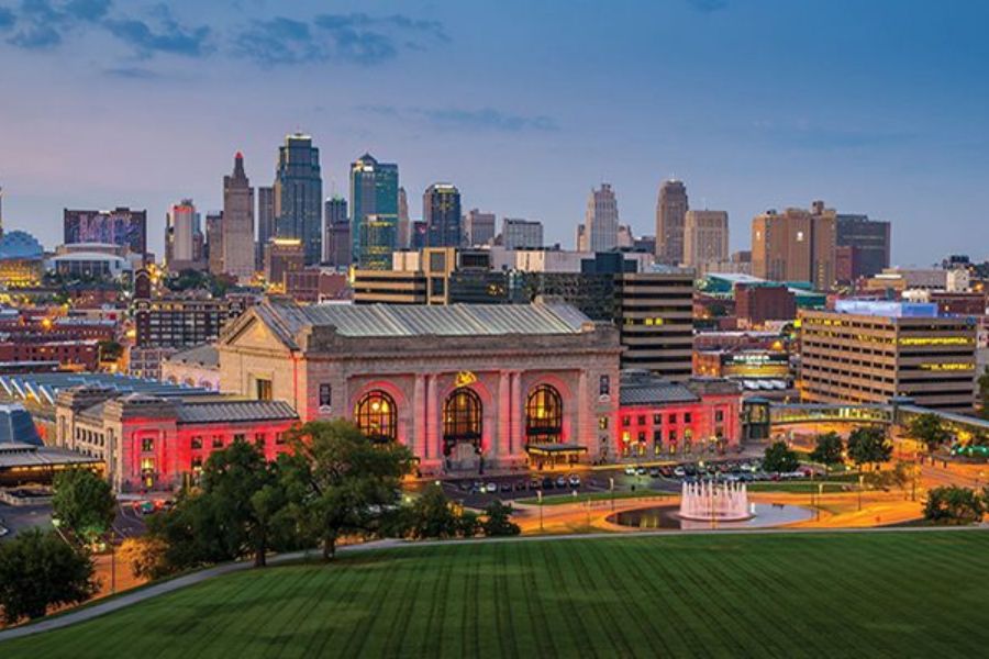 Best Places to Stay in Kansas City: Where to Eat, Stay & Explore Near the Plaza