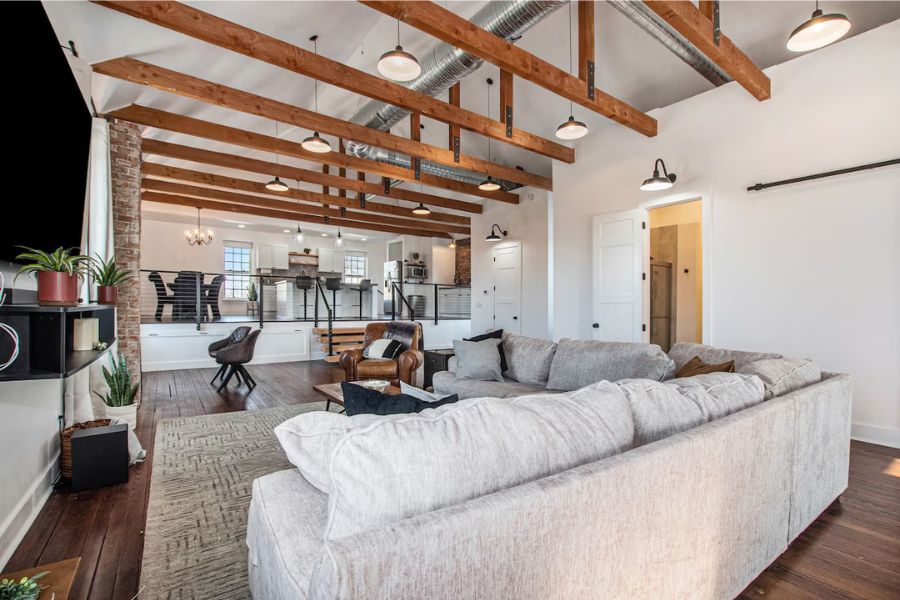 Kansas City Boutique Hotels vs. Airbnb: Which Stay is Right for You?