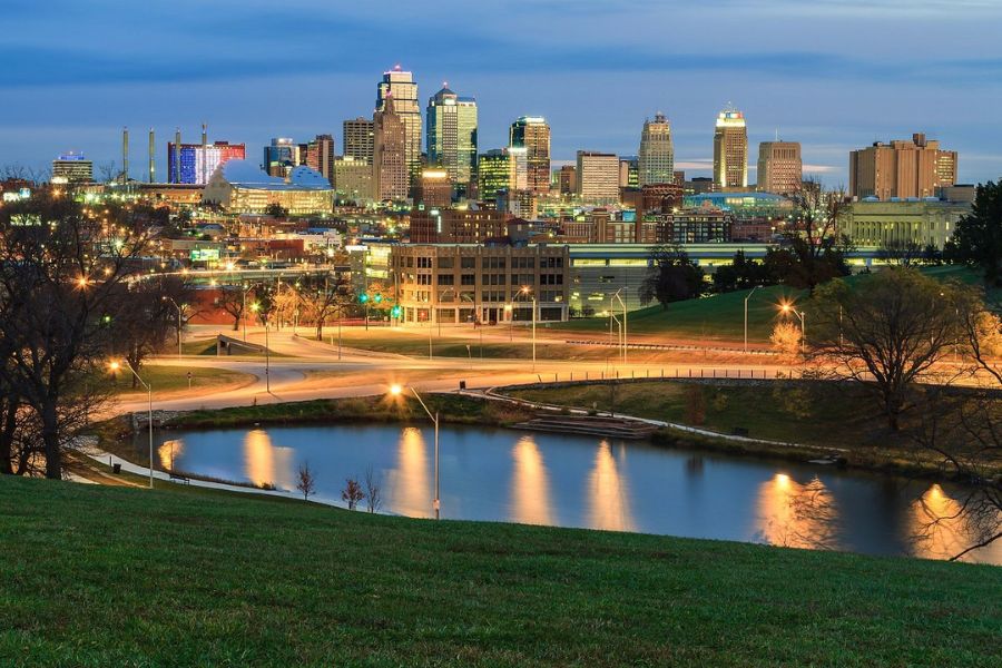 Downtown Kansas City Missouri Hotels for Sightseeing Around the Plaza