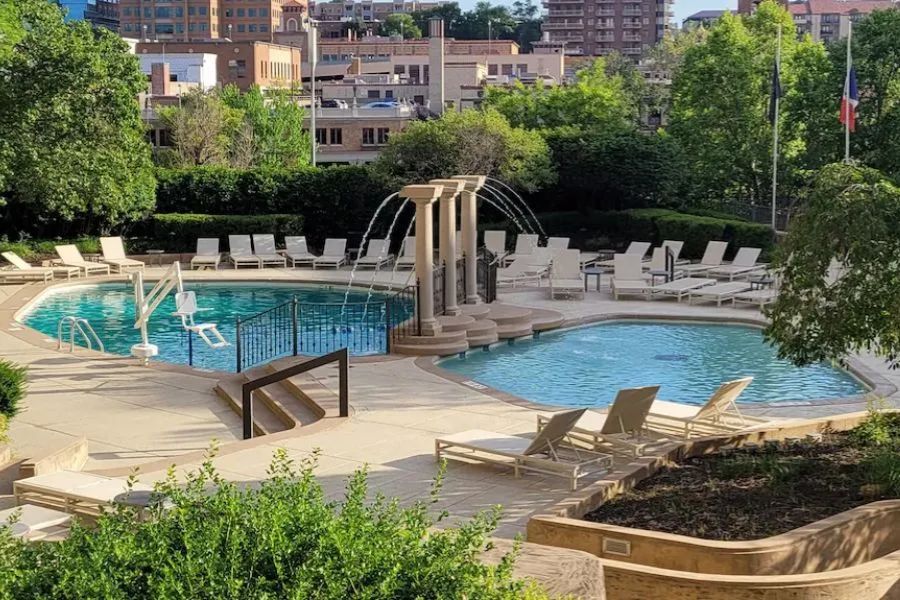 Luxury Plaza Stays: Five-Star Hotels on the Plaza KC