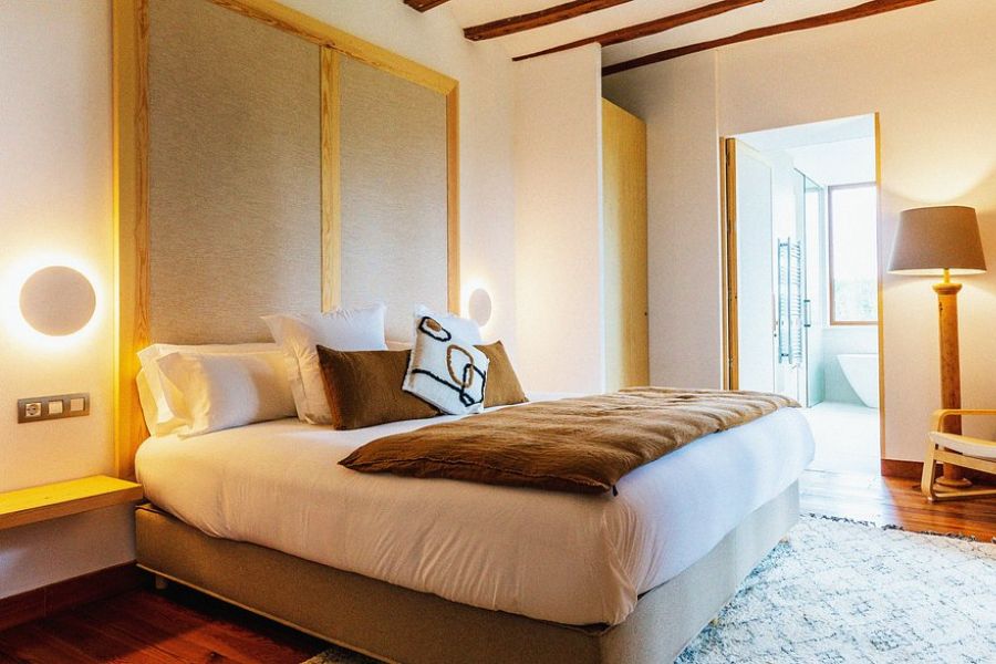 Short-Term Rentals vs Boutique Hotels in Kansas City