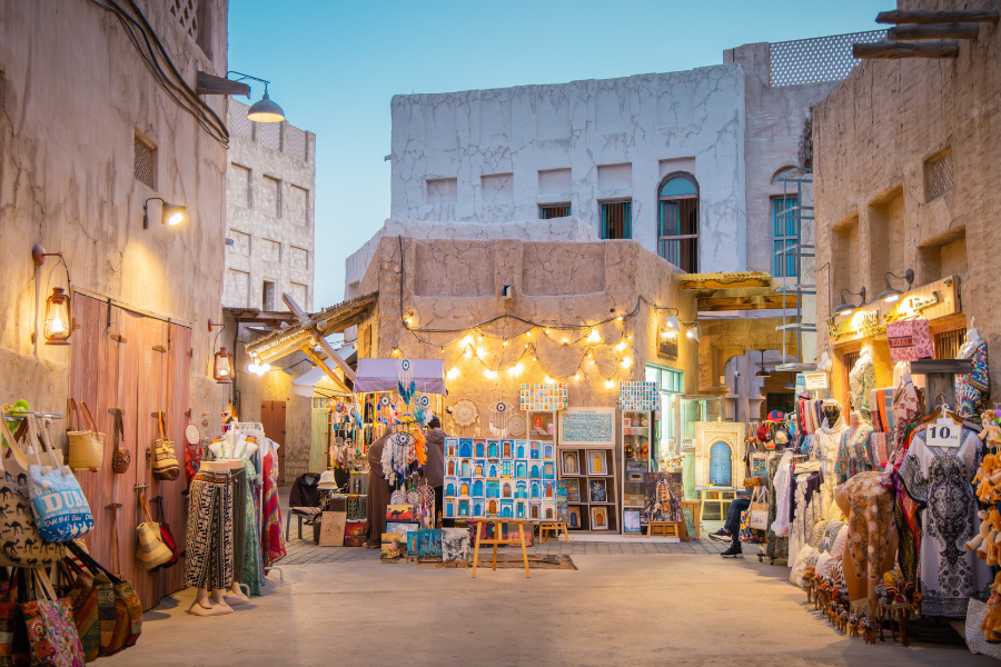 Hotels Near Plaza Kansas City for Holiday Market Weekends