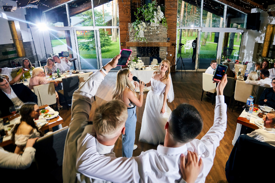 Where Should Wedding Guests Stay in Kansas City?