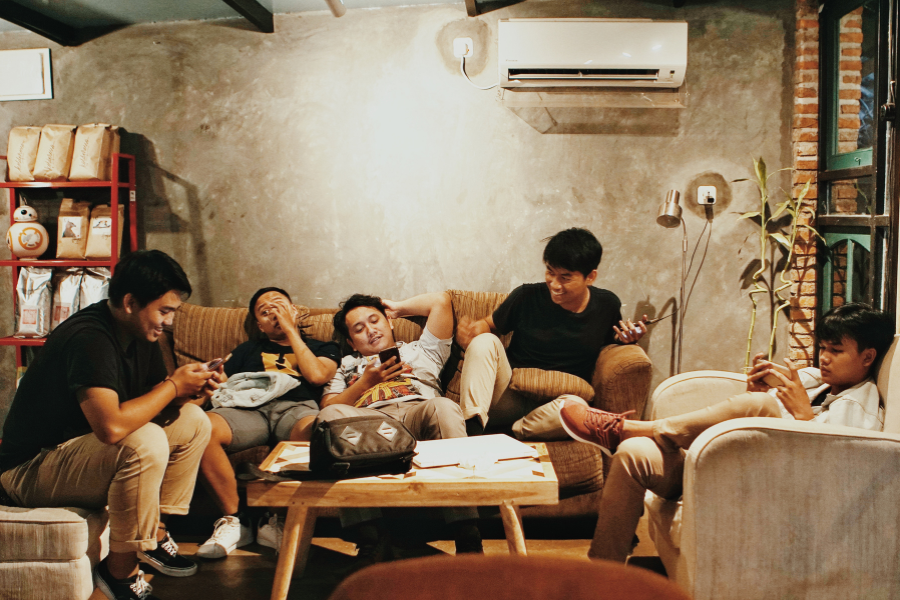 friends group staying together